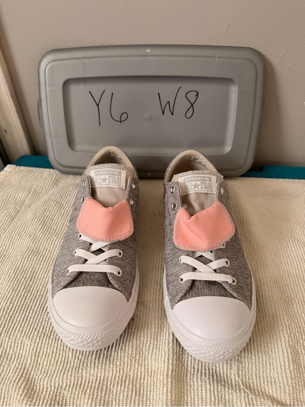 Converse Kids Low-Top Sneakers in Gray with Pink Accent Hearts